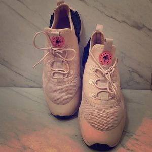 Nike Huaraches Ultra Light Pink Sz 6.5 Used